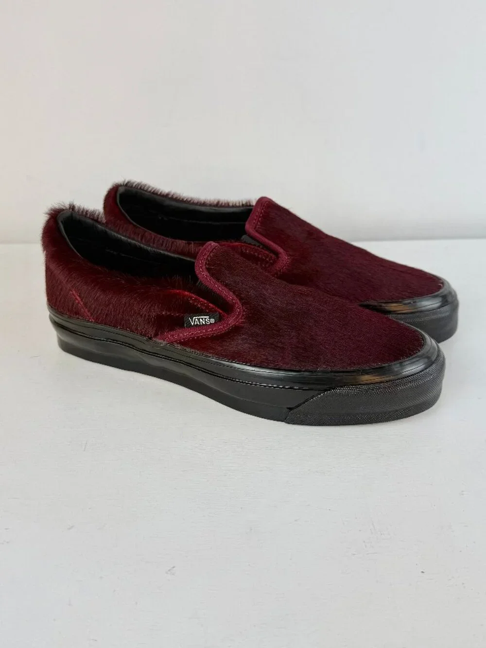 M5.5 W7 - Vans Classic Slip-On 98 LX Pony Hair Burgundy Black